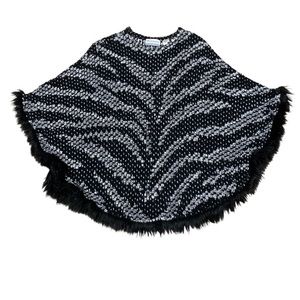#47 NWT Alfred Dunner Black White Acrylic Blend Faux Fur Trim Poncho Sweater S/M